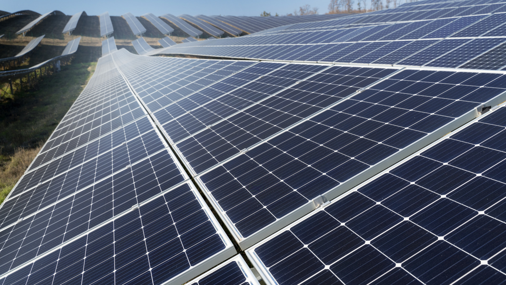 Centrale photovoltaïque de 100 kWc : ce que les professionnels doivent savoir avant de se lancer